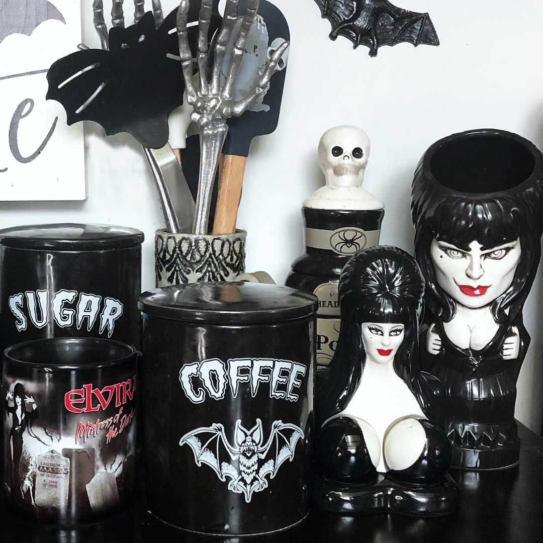 Elvira Mistress of the Dark Alt & Pepper Shaker